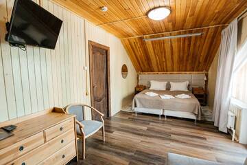 Номер стандарт (с завтраком, мансарда) в Гостевом доме База Отдыха Любава