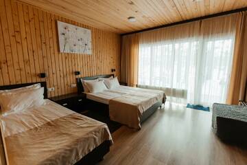 3-местное бунгало улучшенное (с завтраком) в Гостевом доме База Отдыха Любава